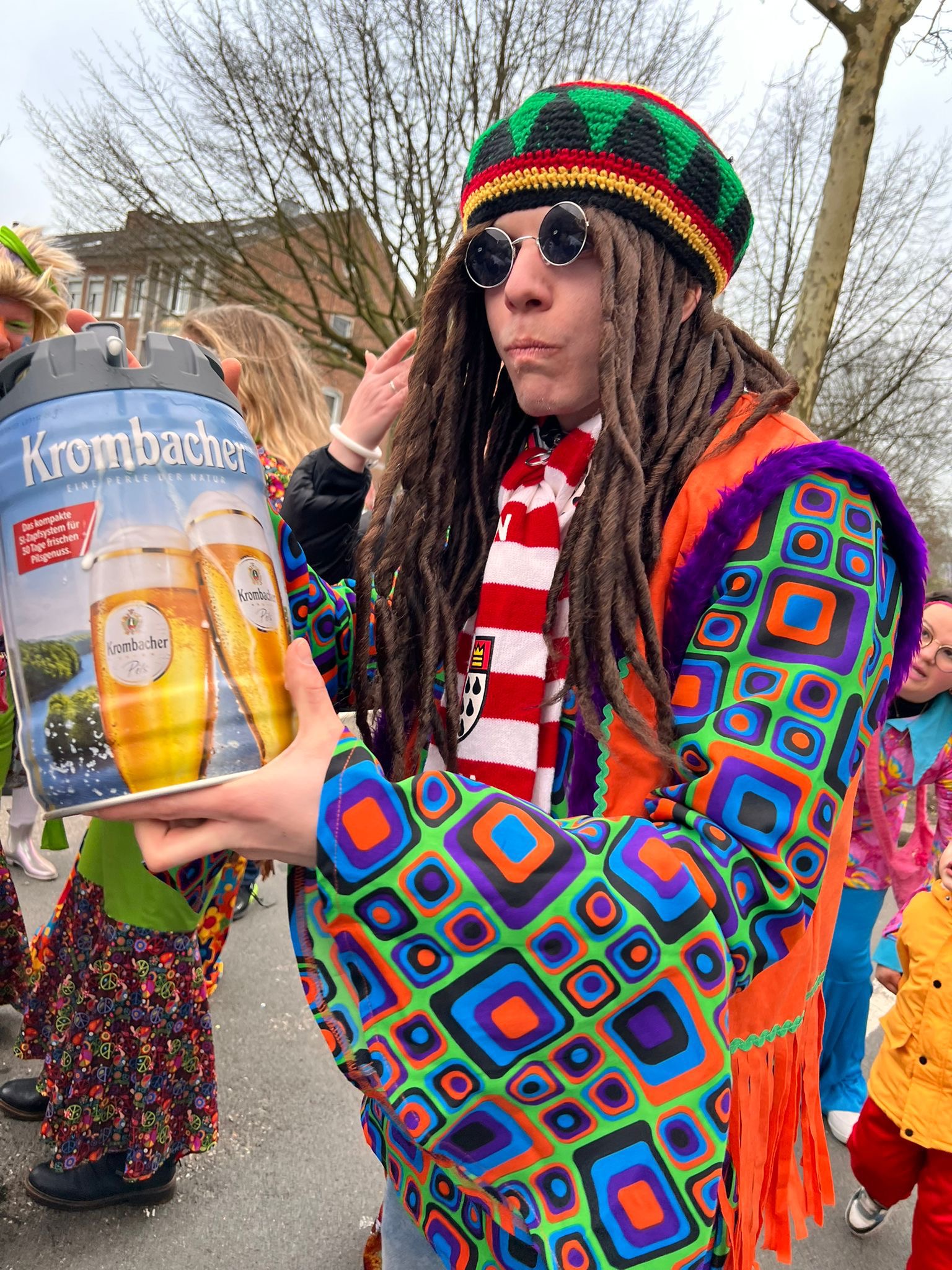 Lukas beim Rosenmontagszug