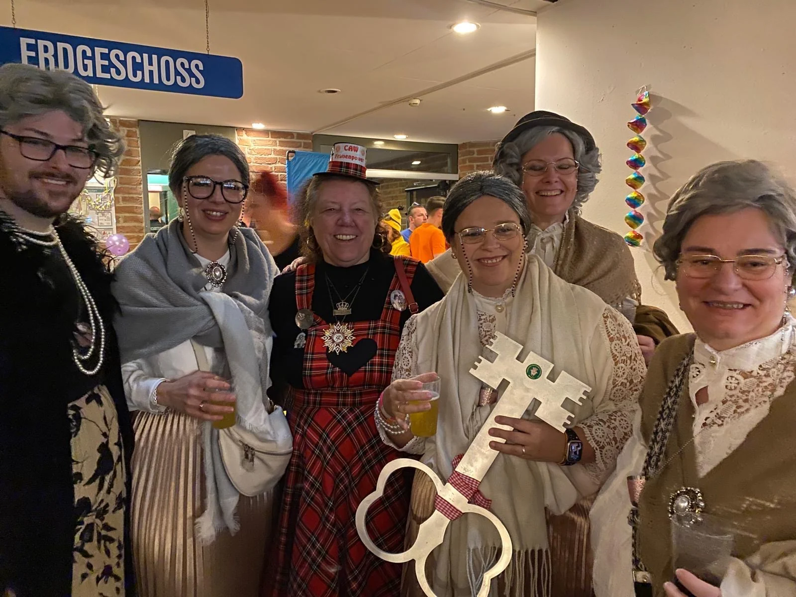 Altweiber in Wesel mit dem Stadtschlüssel